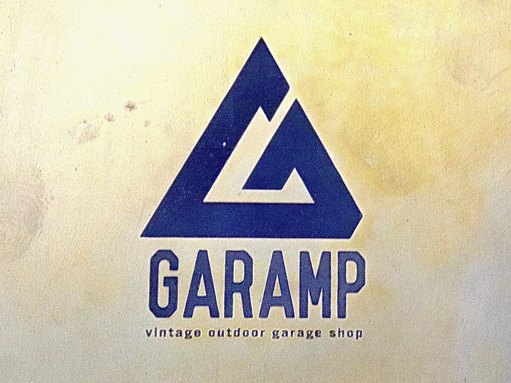 ヴィンテージ雑貨に囲まれた大人の秘密基地「GARAMP」を訪ねてみた。